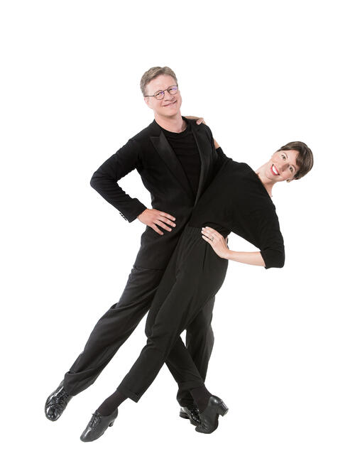 3879